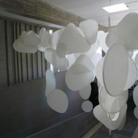 像摆在室内的个性云彩