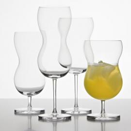 玻璃杯的曼妙身材