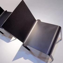 轻盈的carbon fiber椅子