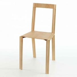 用木板片制作的椅子