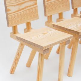 简单朴实松木椅子