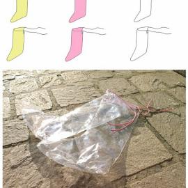 2010年米兰家具展参展作品：尼龙雨鞋