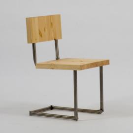 当钢管遇到松木做成的家具