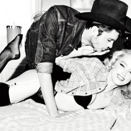 牛仔与乡村美女