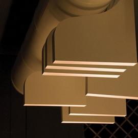 沿着管子布局的灯