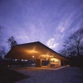 传统的山墙屋顶结构的住宅