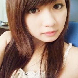 网络爆红MM电脑前自拍