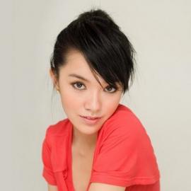 郭采洁流露的是那般纯真的眼神