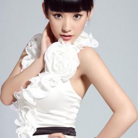 白花花的可爱女生