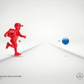 梅赛德斯 - 奔驰：‘万有引力’说