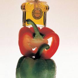 香水广告欣赏：一组以蔬菜为创意的香水广告