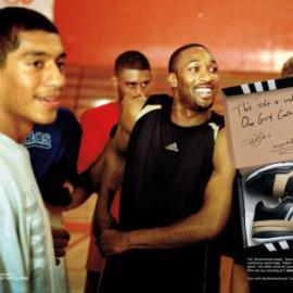 Adidas 篮球鞋广告