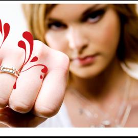 国外个性饰品宣传广告