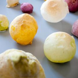 由新鲜的香草和蔬菜汁吹制而成的 气球甜点