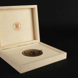 白色工作室平面设计作品