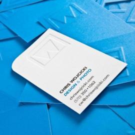 带有立体压花效果的创意名片设计