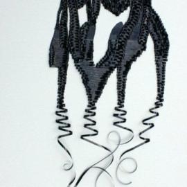 将废旧的磁带和影片与手绘结合起来