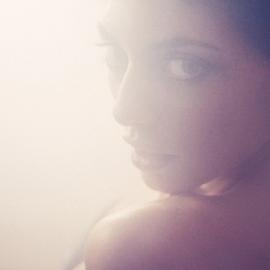 Ninelle Efremova：在鲜血中燃烧