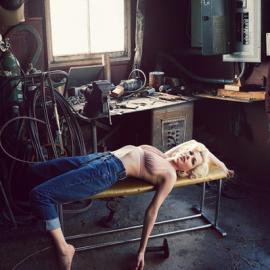 威廉姆斯“梦露”造型登上美版《Vogue》