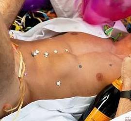 时尚圈最养眼的裸体创意