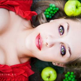 色彩与女性-Andreea Retinschi摄影欣赏