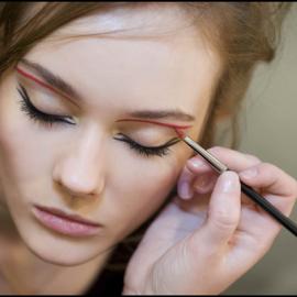 摄影记录CHANEL2011高级手工坊后台妆容