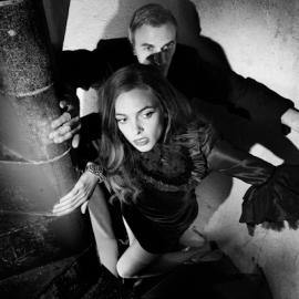 逃出教堂：意大利PURSUED黑白摄影