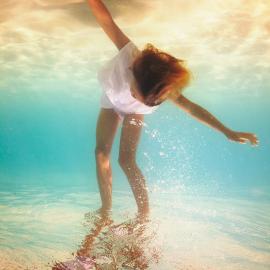 我想我是鱼―Elena Kalis水下摄影