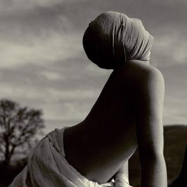 概念摄影欣赏－受伤的挣扎