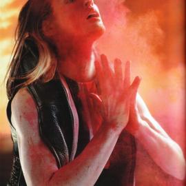 Vogue 德国版4月大片上演火山迸发