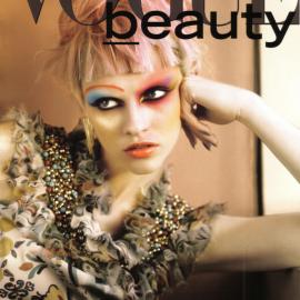 《Vogue》意大利版2010年3月妆容大片