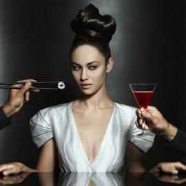 Campari Calendar 2010广告片：12个场景中的开胃酒