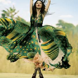 超模莫万丹异国“野性的呼吸”时尚写真