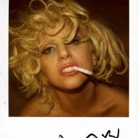 荒木经惟镜头下的Lady Gaga