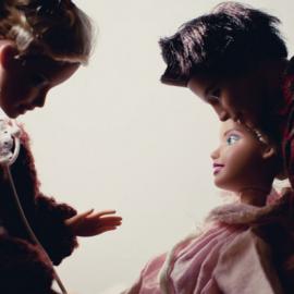 摄影师Katie Moore镜头下的Barbie生产过程