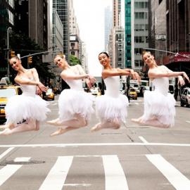 闹市中的芭蕾舞艺术摄影