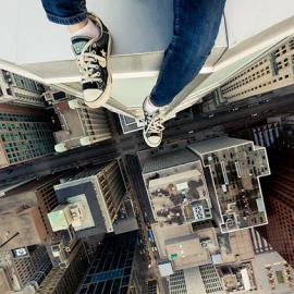 Tom Ryaboi 俯瞰城市夜景