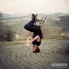 UP is DOWN――倒立的自拍