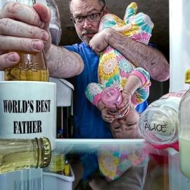 “世界上最好的爸爸？” By Dave Engledow