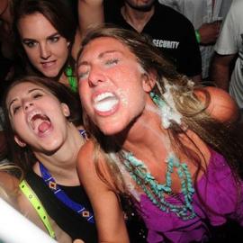 饮酒狂欢 夜店的美女