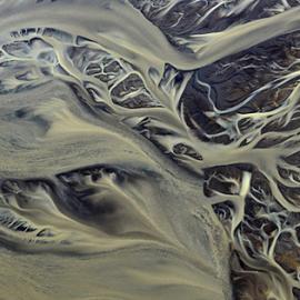 Andre Ermolaev航拍作品：冰岛火山河