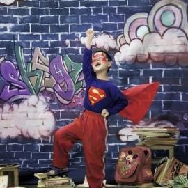 理想在上，现实在下