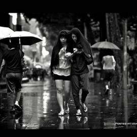 浪漫雨中！街拍人像摄影佳作欣赏