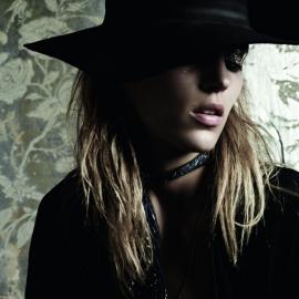 Anja Rubik――V 72 Pre-A ’11