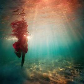 Elena_Kalis：漫游水底仙境