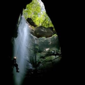 镜头下壮丽的洞穴风景