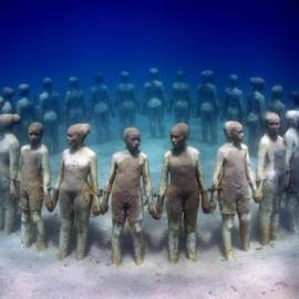 世界第一座水下雕塑公园