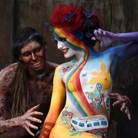 妖艳人体彩绘引爆夏日激情