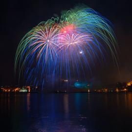 绚丽夺目的节日烟花欣赏