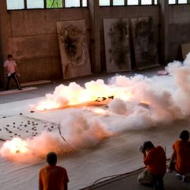 蔡国强：用火药炸出画作